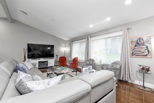 Interior, Living room, Recessed Lighting, Wood Texture Flooring