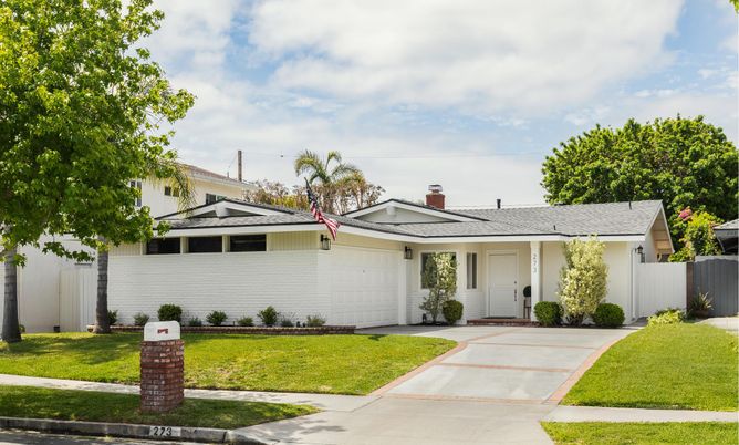 Attached, Exterior, Facade, Ranch