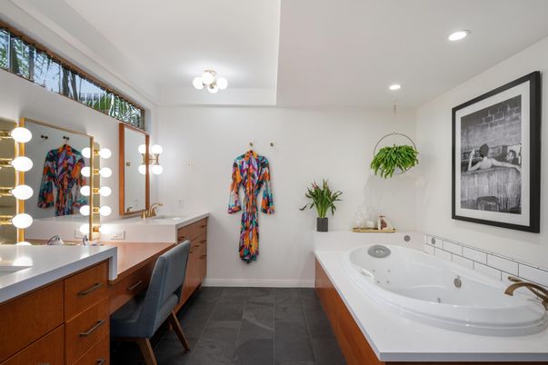 Bathroom, Dual Sink Vanities, Interior, Recessed Lighting