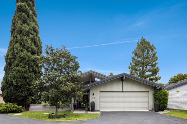 Attached, Exterior, Facade, Ranch