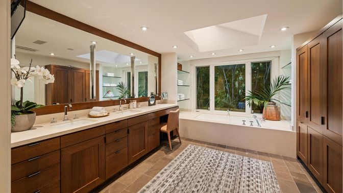 Bathroom, Dual Sink Vanities, Interior, Recessed Lighting