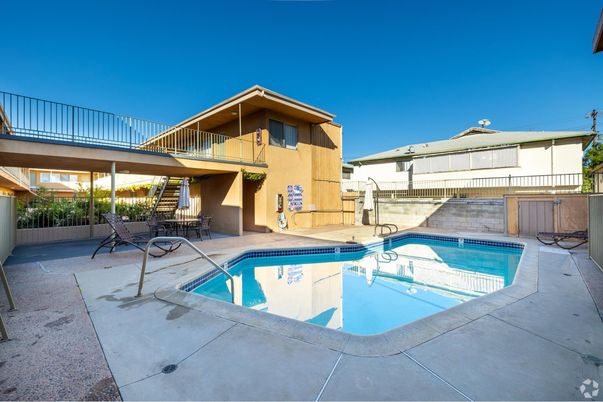 Exterior, Pool