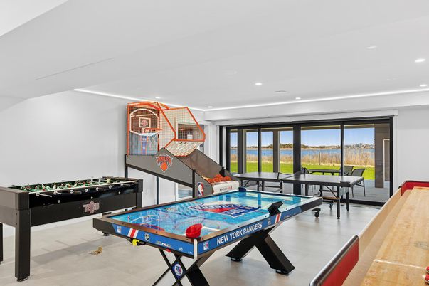 Game Room, Interior, Recessed Lighting