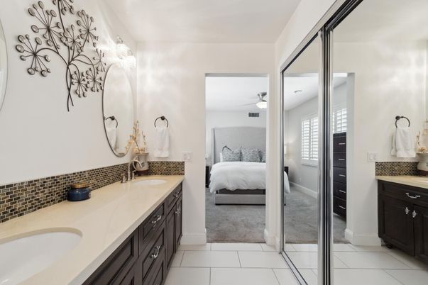 Bathroom, Bedroom, Dual Sink Vanities, Interior
