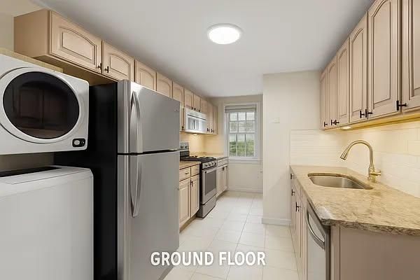 Interior, Kitchen, Recessed Lighting, Washer