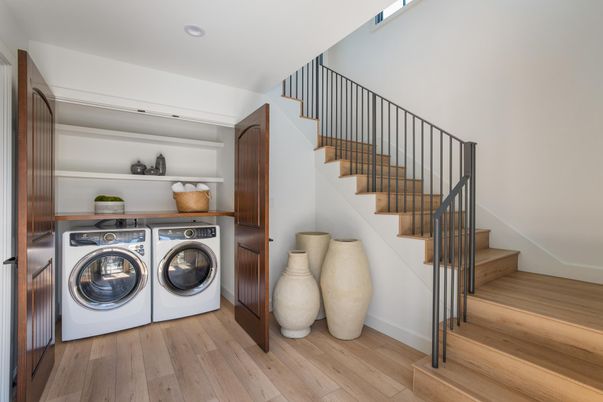 Interior, Recessed Lighting, Washer, Wood Texture Flooring