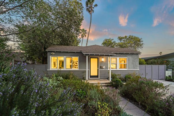 Backyard, Exterior, Facade, Ranch