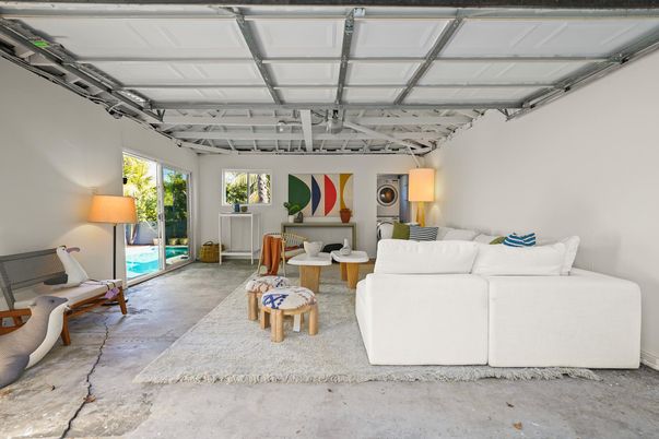 Garage, Interior, Living room