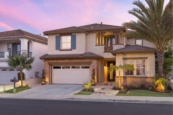 Attached, Exterior, Facade, Mediterranean