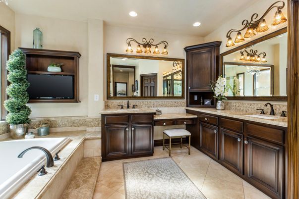 Bathroom, Dual Sink Vanities, Interior, Recessed Lighting