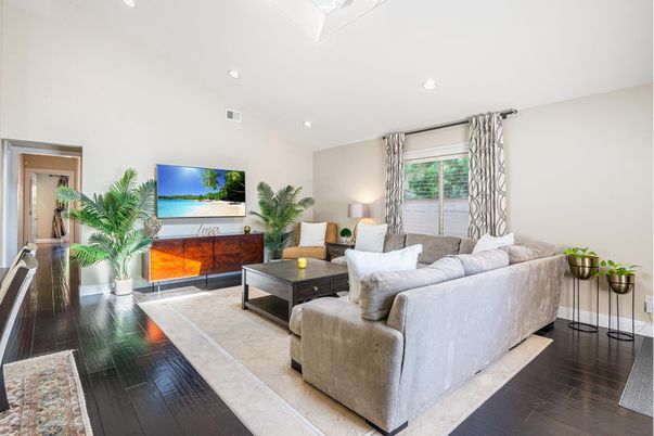 Interior, Living room, Recessed Lighting, Wood Texture Flooring