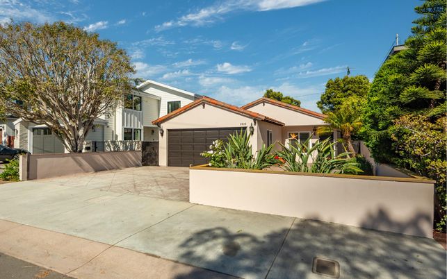 Attached, Exterior, Facade, Spanish Mediterranean