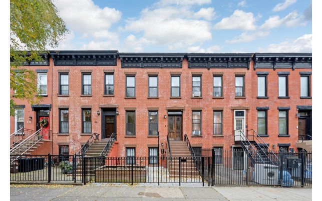 Exterior, Facade, Brick Facade, Rowhouse