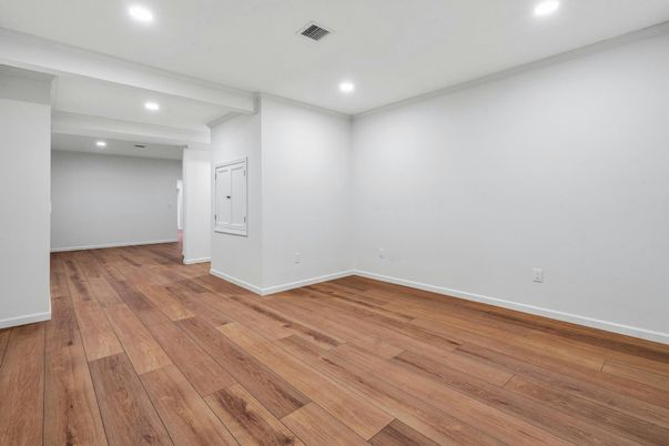 Empty room, Interior, Recessed Lighting, Wood Texture Flooring