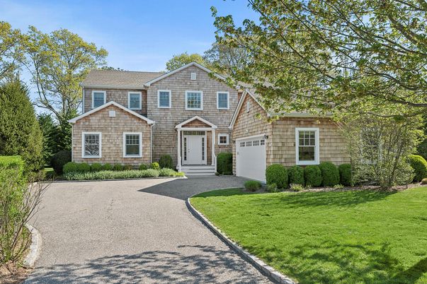 Attached, Exterior, Facade, Brick Traditional