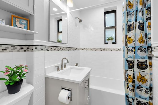Bathroom, Interior, Recessed Lighting