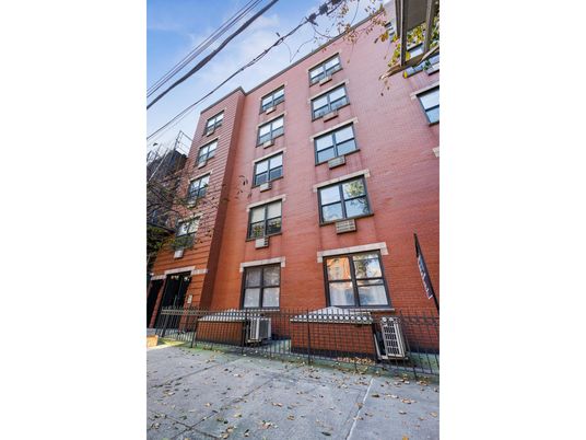 Exterior, Facade, Brick Facade, Rowhouse
