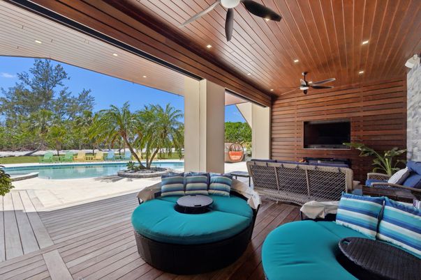 Exterior, Pool, Recessed Lighting