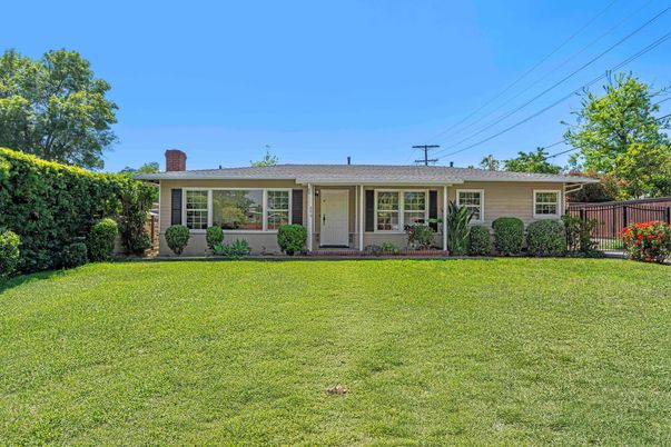 Backyard, Exterior, Facade, Ranch