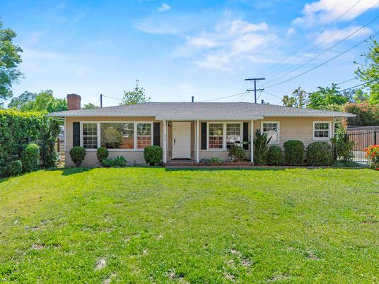 Backyard, Exterior, Facade, Ranch