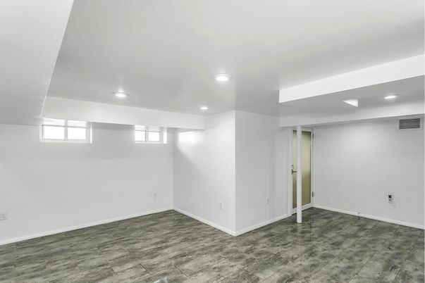 Empty room, Interior, Recessed Lighting, Wood Texture Flooring