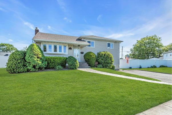 Backyard, Exterior, Facade, Split Level