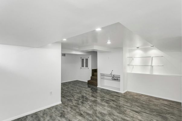 Empty room, Interior, Recessed Lighting, Wood Texture Flooring
