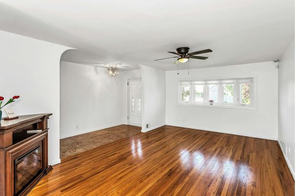 Chandelier, Empty room, Interior, Wood Texture Flooring