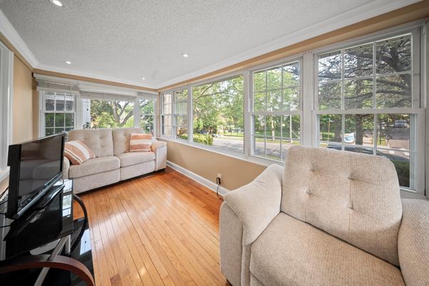 Interior, Living room, Recessed Lighting, Sun Room, Wood Texture Flooring
