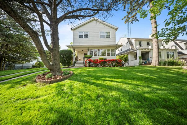Backyard, Exterior, Facade, Split Level