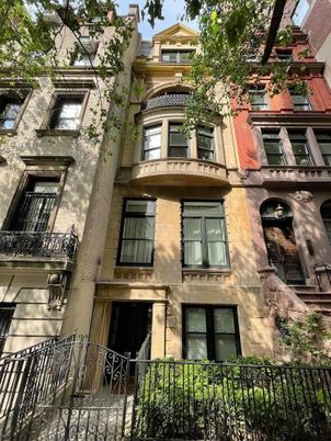 Exterior, Facade, Brownstone