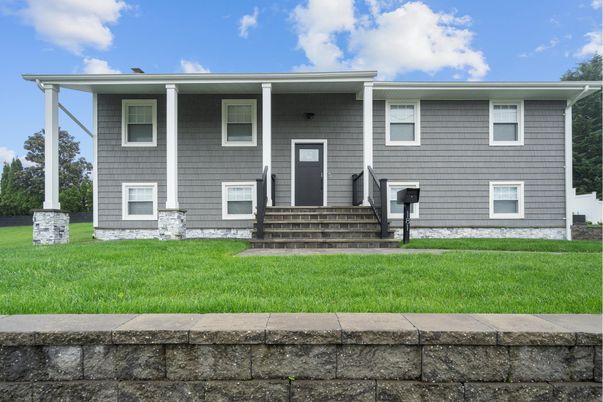 Exterior, Facade, Raised Ranch