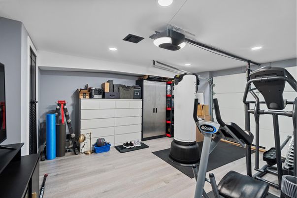Fitness Equipment, Interior, Recessed Lighting, Wood Texture Flooring