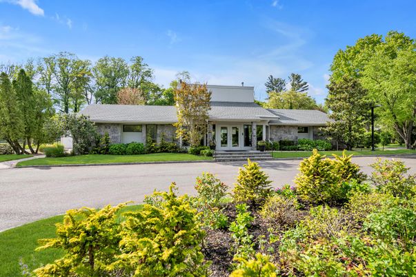 Exterior, Facade, Ranch