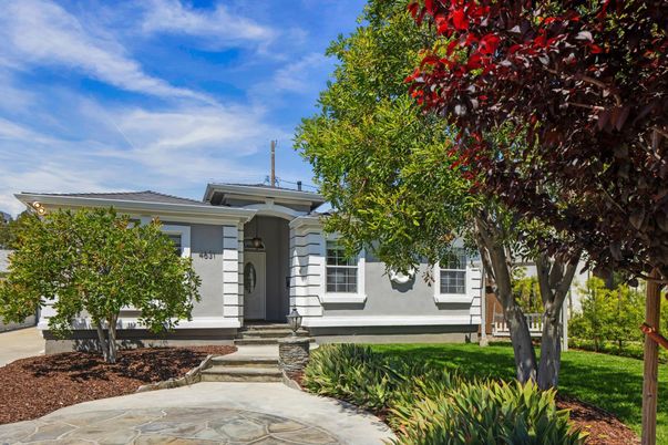 Exterior, Facade, Ranch