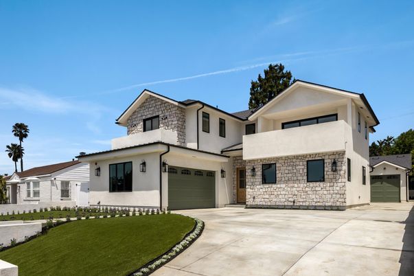 Attached, Exterior, Facade, Farmhouse
