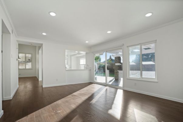 Empty room, Interior, Recessed Lighting, Wood Texture Flooring