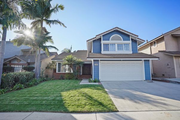 Attached, Exterior, Facade, Brick Facade, American Craftsman