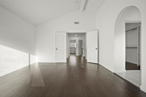Empty room, Interior, Recessed Lighting, Wood Texture Flooring
