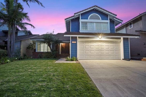 Attached, Exterior, Facade, American Craftsman