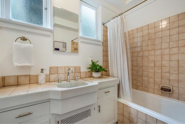 Bathroom, Interior, Tile Countertops