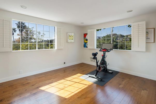 Fitness Equipment, Interior, Recessed Lighting, Wood Texture Flooring