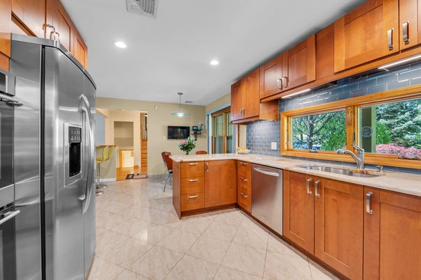 Dining room, Interior, Kitchen, Pendant Lights, Recessed Lighting, Stainless Steel Appliances