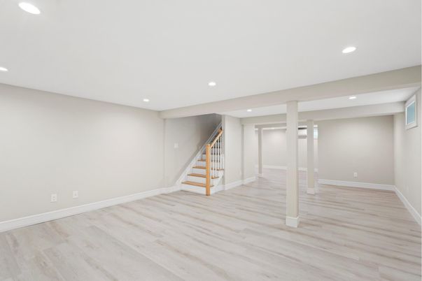 Empty room, Interior, Recessed Lighting, Wood Texture Flooring
