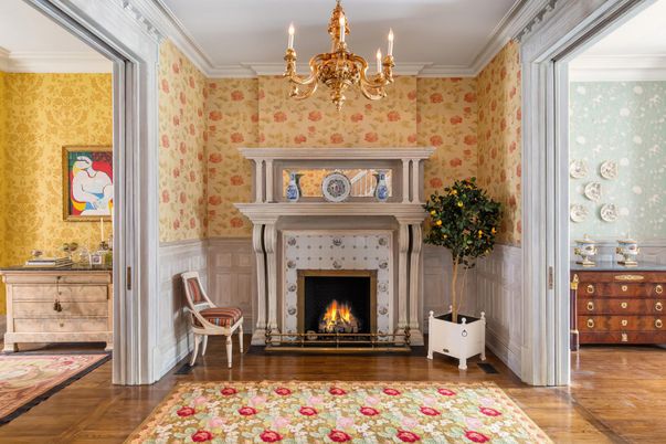 Chandelier, Fireplace, Interior, Wood Texture Flooring