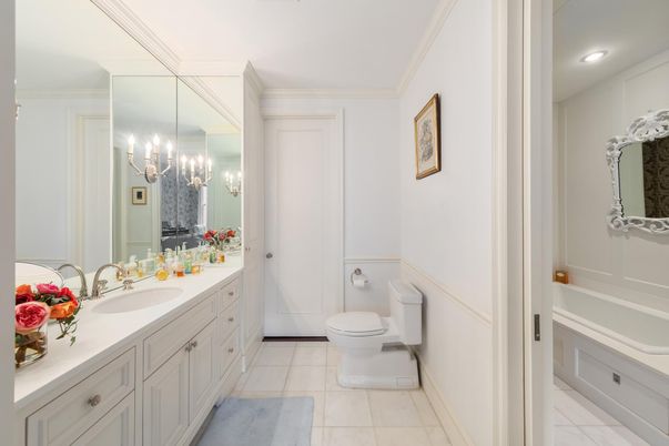 Bathroom, Dual Sink Vanities, Interior, Recessed Lighting