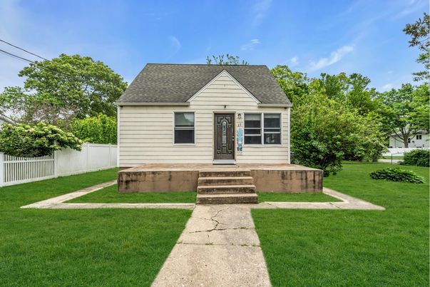 Backyard, Exterior, Facade, Cape Cod