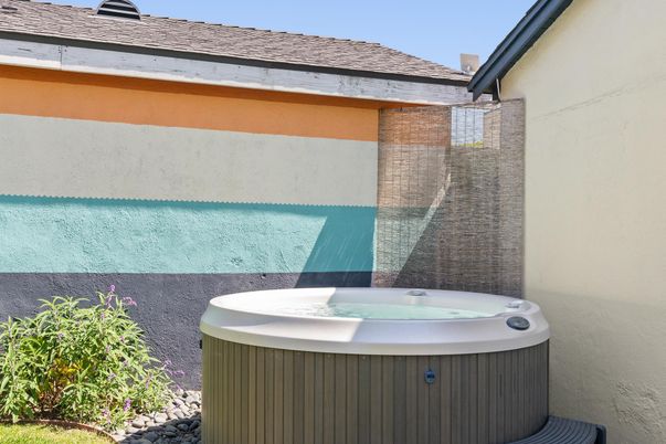 Exterior, Hot Tub