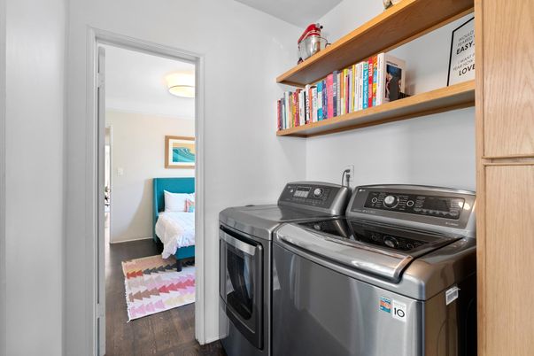 Bedroom, Interior, Washer, Wood Texture Flooring