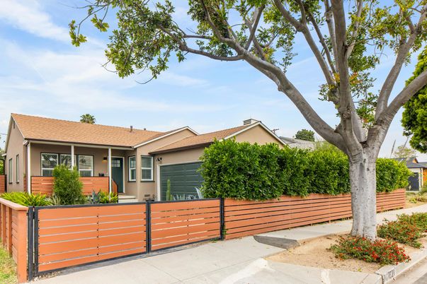 Exterior, Facade, Ranch